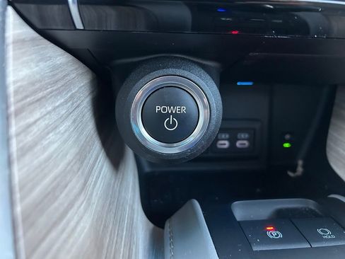 Certified 2024 Toyota Venza Limited image 26