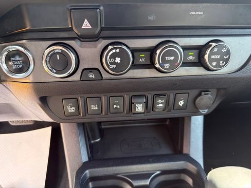Used 2019 Toyota Tacoma TRD Off-Road w/ Technology Package AWD/4WD image 22