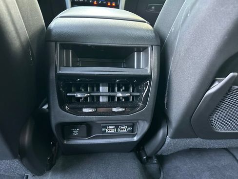 Used 2025 Jeep Grand Cherokee Altitude AWD/4WD image 27
