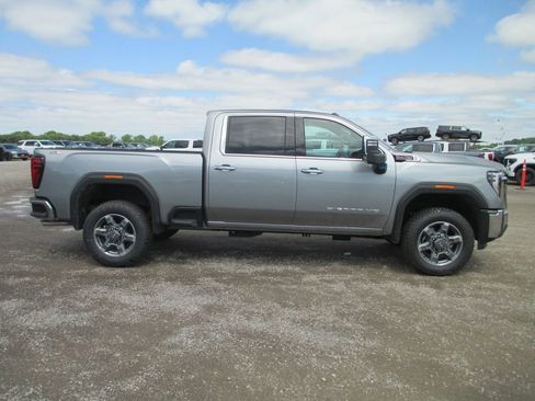 New 2026 GMC Sierra 2500 SLT AWD/4WD image 3