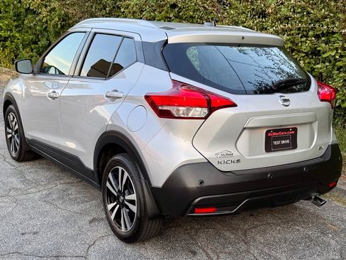 Used 2020 Nissan Kicks SV w/ Exterior Package image 2