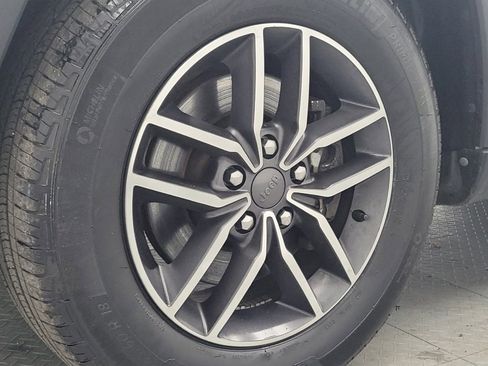 Used 2021 Jeep Grand Cherokee Limited image 31