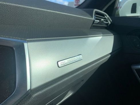 Used 2025 Audi Q3 2.0T Premium image 32