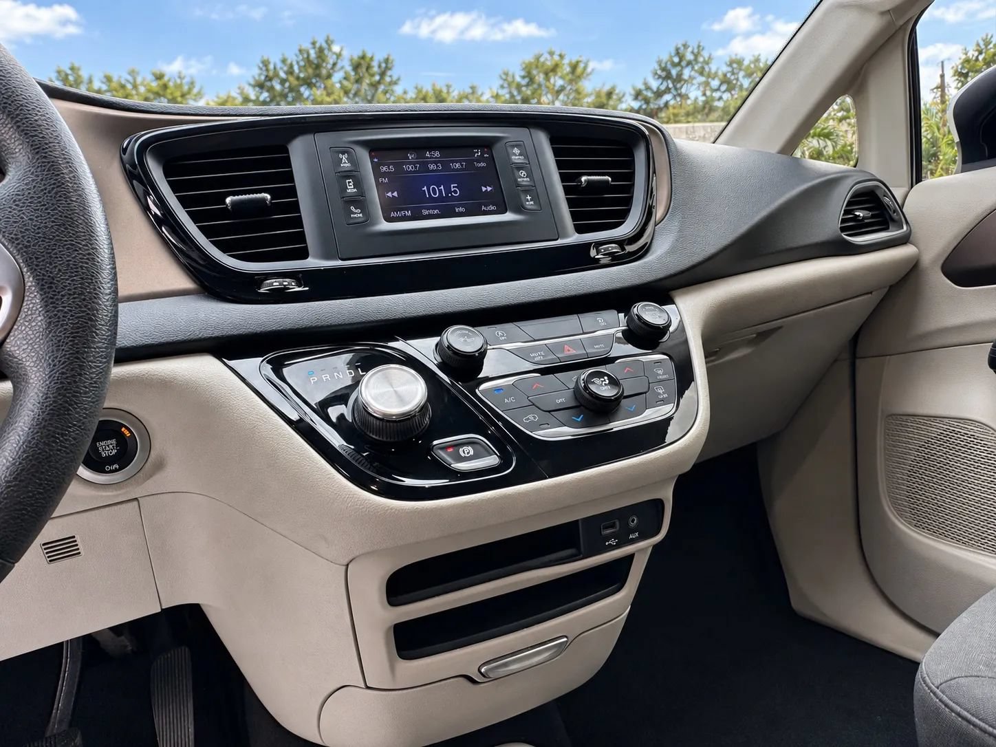 Used 2017 Chrysler Pacifica LX FWD image 12