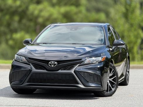 Used 2021 Toyota Camry SE AWD/4WD image 2