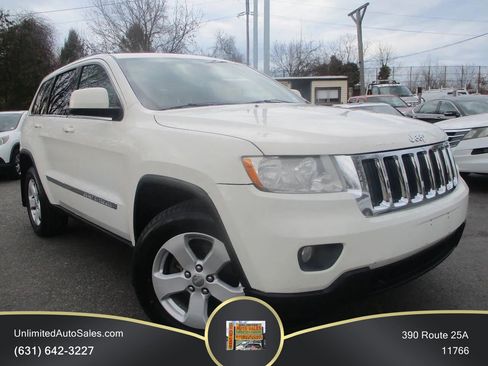 Used 2012 Jeep Grand Cherokee Laredo AWD/4WD image 2