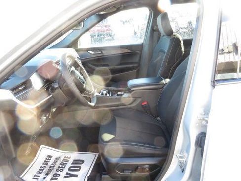 Used 2024 Jeep Grand Cherokee L Laredo image 15