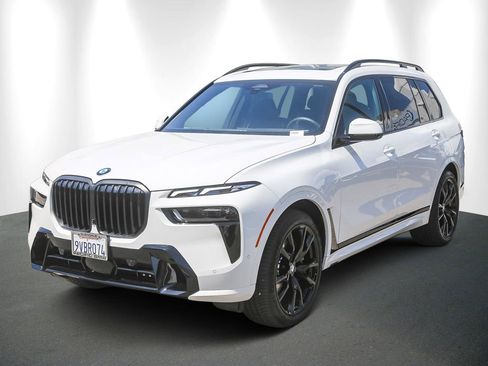 Used 2026 BMW X7 xDrive40i w/ M Sport Package AWD/4WD image 3