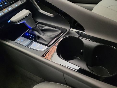 Used 2025 Hyundai Elantra SEL FWD image 26