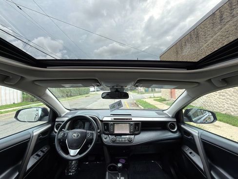 Used 2018 Toyota RAV4 XLE AWD/4WD image 25