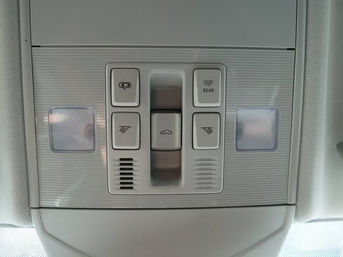 Certified 2022 Volkswagen Jetta SE FWD image 36