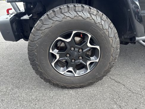 Used 2015 Jeep Wrangler Unlimited Rubicon AWD/4WD image 11