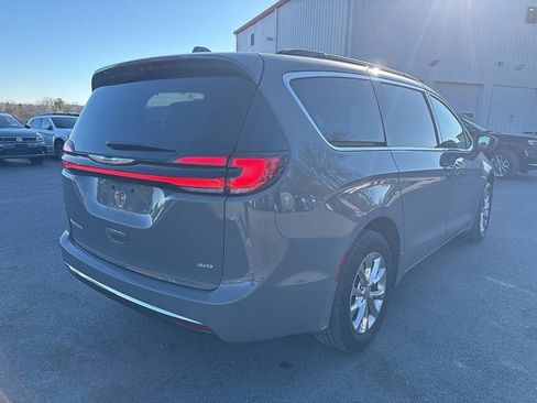 Certified 2022 Chrysler Pacifica Touring-L image 4