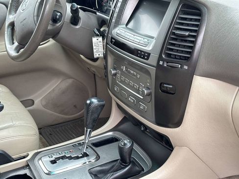 Used 2004 Toyota Land Cruiser image 11