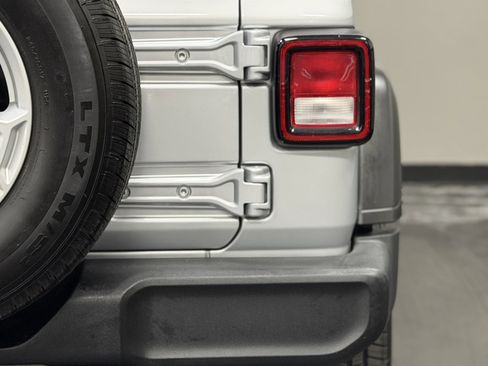 Used 2022 Jeep Wrangler Unlimited Sport image 14