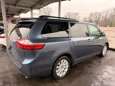 Used 2015 Toyota Sienna XLE image 13