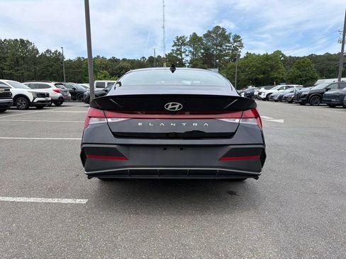 Used 2025 Hyundai Elantra Sport FWD image 6