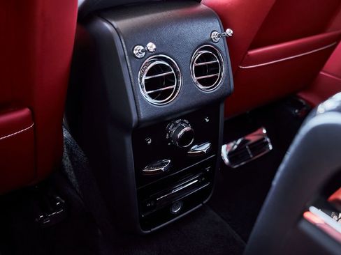 Used 2024 Rolls-Royce Cullinan Black Badge w/ Dark Exterior Package image 60