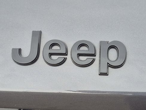 Used 2025 Jeep Grand Cherokee L Limited w/ Luxury Tech Group II AWD/4WD image 12