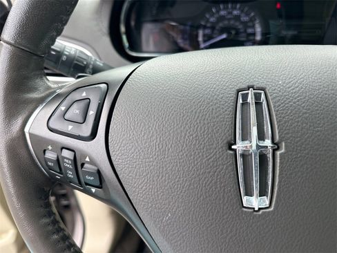 Used 2019 Lincoln MKT AWD image 26