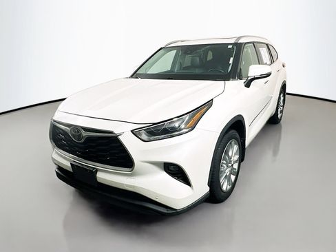 Used 2020 Toyota Highlander Limited AWD/4WD image 3