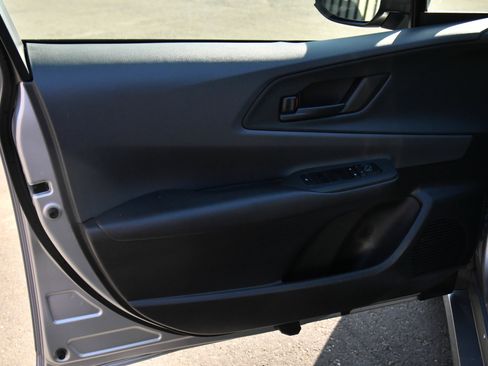 Used 2024 Toyota Prius LE FWD image 13
