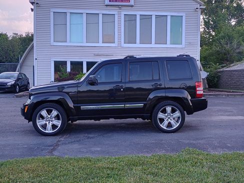 Used 2012 Jeep Liberty Limited Jet w/ Comfort/Convenience Group AWD/4WD image 2