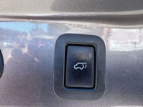 Used 2015 Toyota Highlander Plus FWD image 16
