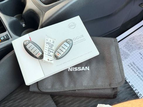 Used 2018 Nissan Rogue SV AWD/4WD image 53