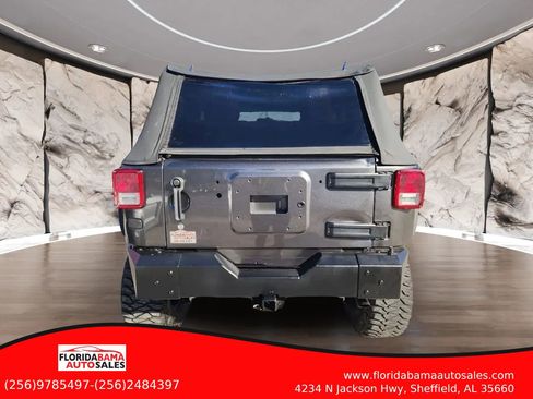 Used 2018 Jeep Wrangler Sport AWD/4WD image 12