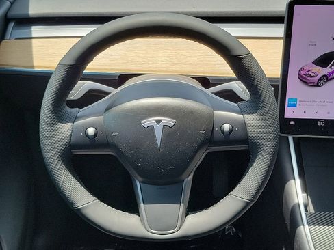 Used 2021 Tesla Model Y 2WD image 17