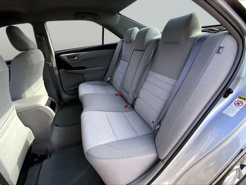 Used 2016 Toyota Camry LE FWD image 20