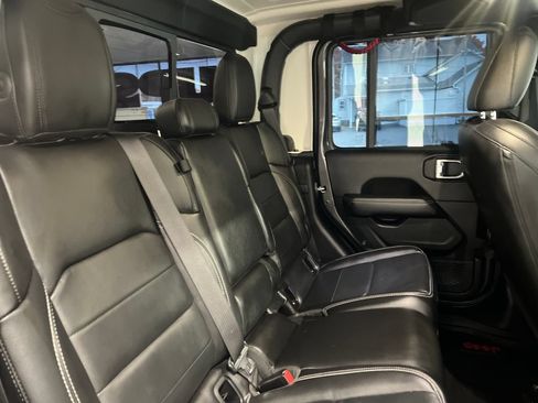 Used 2020 Jeep Gladiator Overland AWD/4WD image 43