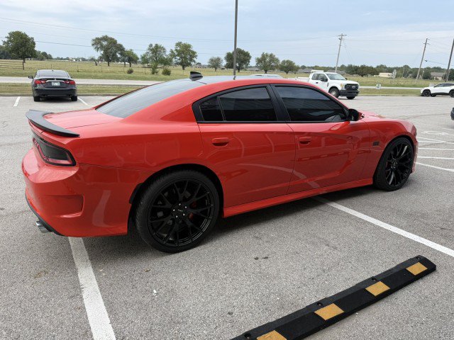 Used 2018 Dodge Charger SRT w/ Harman/Kardon Audio Group RWD image 2