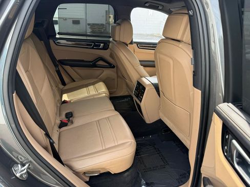 Used 2021 Porsche Cayenne S AWD/4WD image 17
