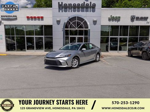 Used 2025 Toyota Camry LE AWD/4WD image 1