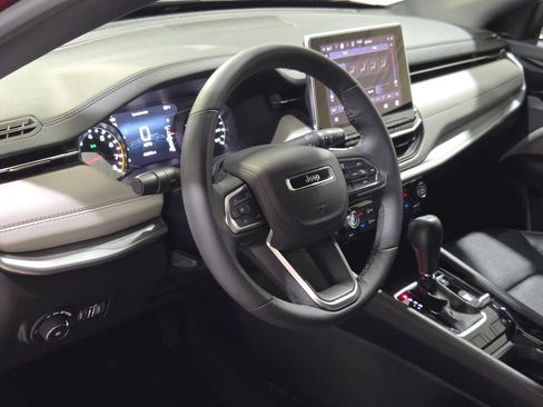 Used 2025 Jeep Compass Limited AWD/4WD image 6
