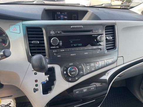Used 2013 Toyota Sienna LE FWD image 15