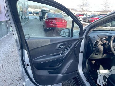 Used 2018 Chevrolet Trax LS image 19