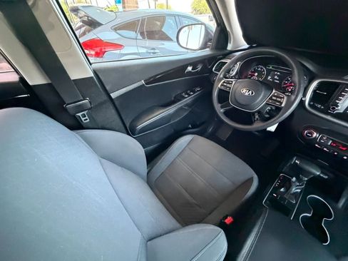 Used 2019 Kia Sorento FWD V6 image 57