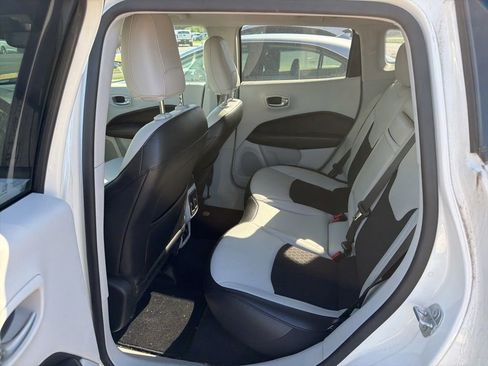 Used 2019 Jeep Compass Latitude w/ Popular Equipment Group AWD/4WD image 10