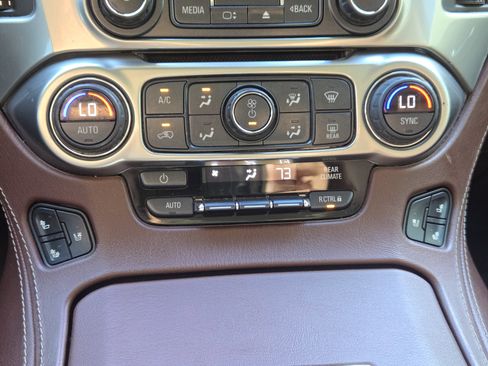 Used 2019 Chevrolet Suburban Premier image 20