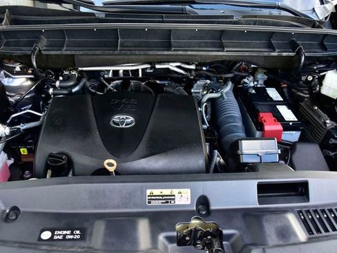 Certified 2021 Toyota Highlander XLE image 34