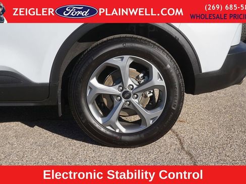 Used 2025 Ford Escape ST-Line image 9