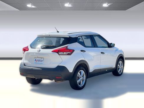 Used 2020 Nissan Kicks S image 9
