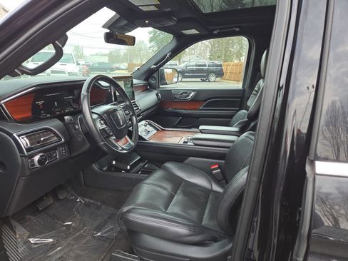 Used 2021 Lincoln Navigator L Reserve image 9