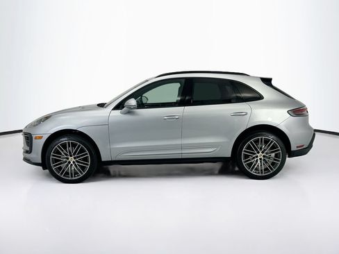 Certified 2025 Porsche Macan AWD/4WD image 2