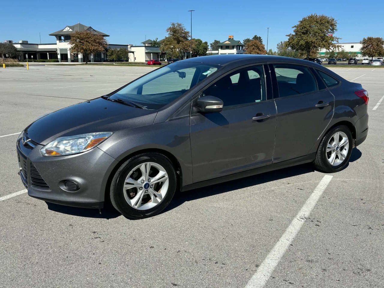Used 2014 Ford Focus SE w/ SE Winter Package FWD image 2