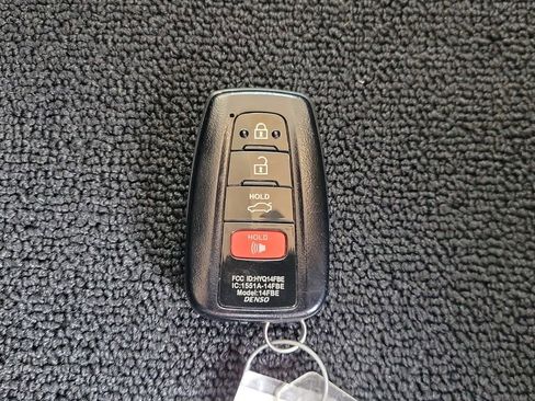 Certified 2019 Toyota Avalon Limited FWD image 29