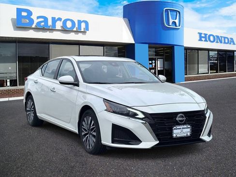 Used 2024 Nissan Altima 2.5 SV w/ SV Premium Package AWD/4WD image 1